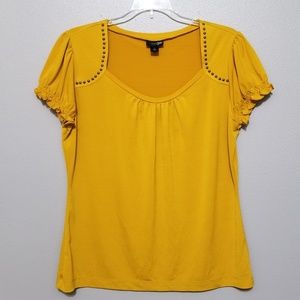 Yellow mustard top w/ short sleeves & metal accent